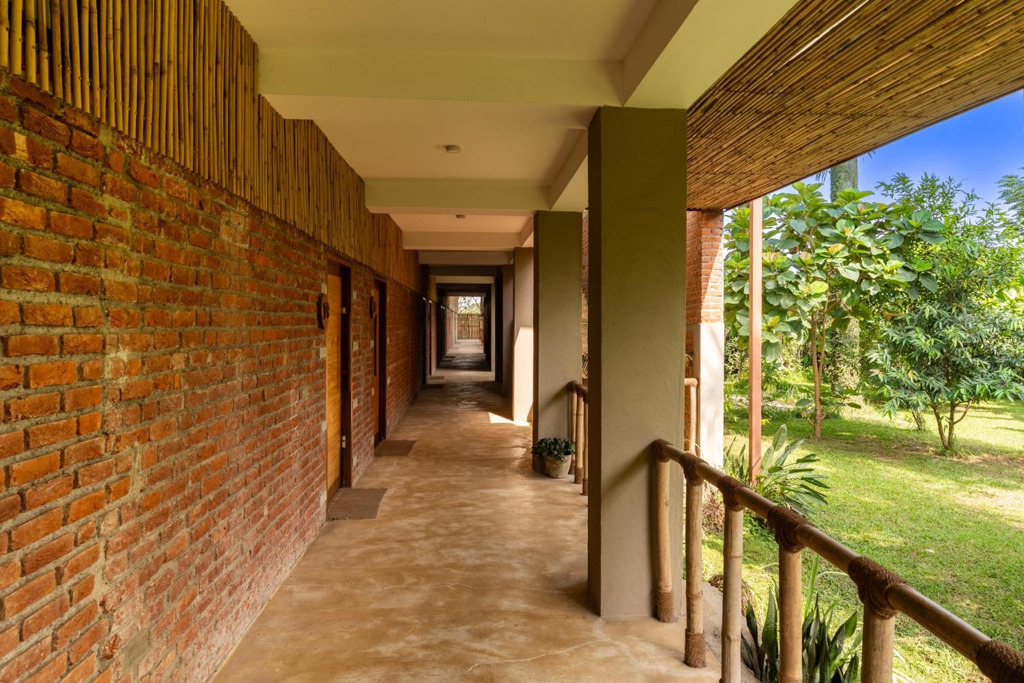 Sanctuary Chitwan National Park Ξενοδοχείο Εξωτερικό φωτογραφία