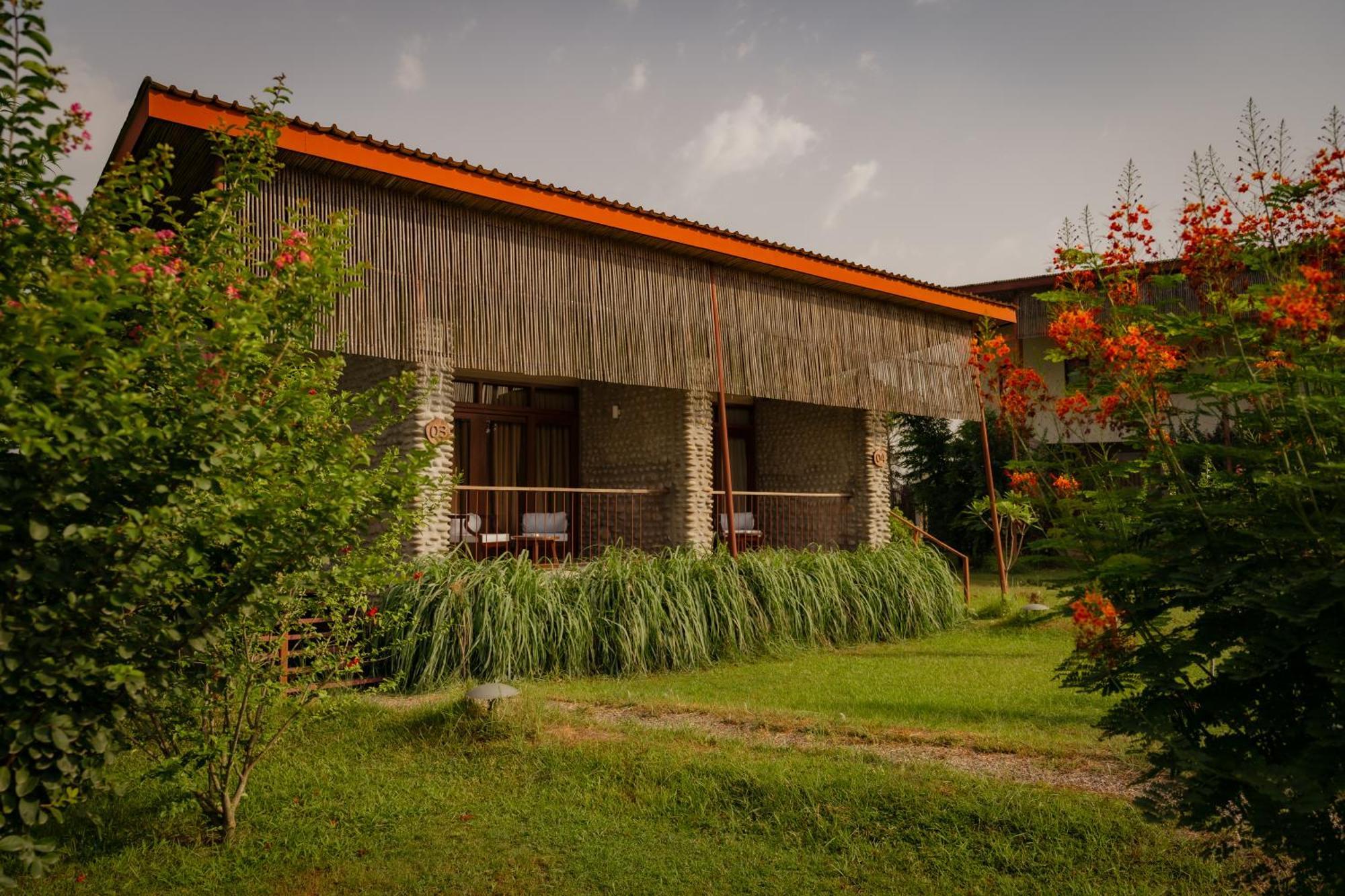 Sanctuary Chitwan National Park Ξενοδοχείο Εξωτερικό φωτογραφία